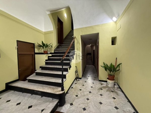 appartamento in vendita a Genova in zona Sottoripa / Maddalena / Molo