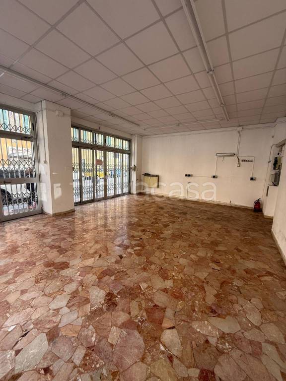 negozio in vendita a Genova in zona Foce