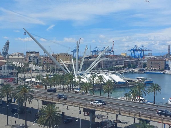 appartamento in vendita a Genova in zona Sottoripa / Maddalena / Molo
