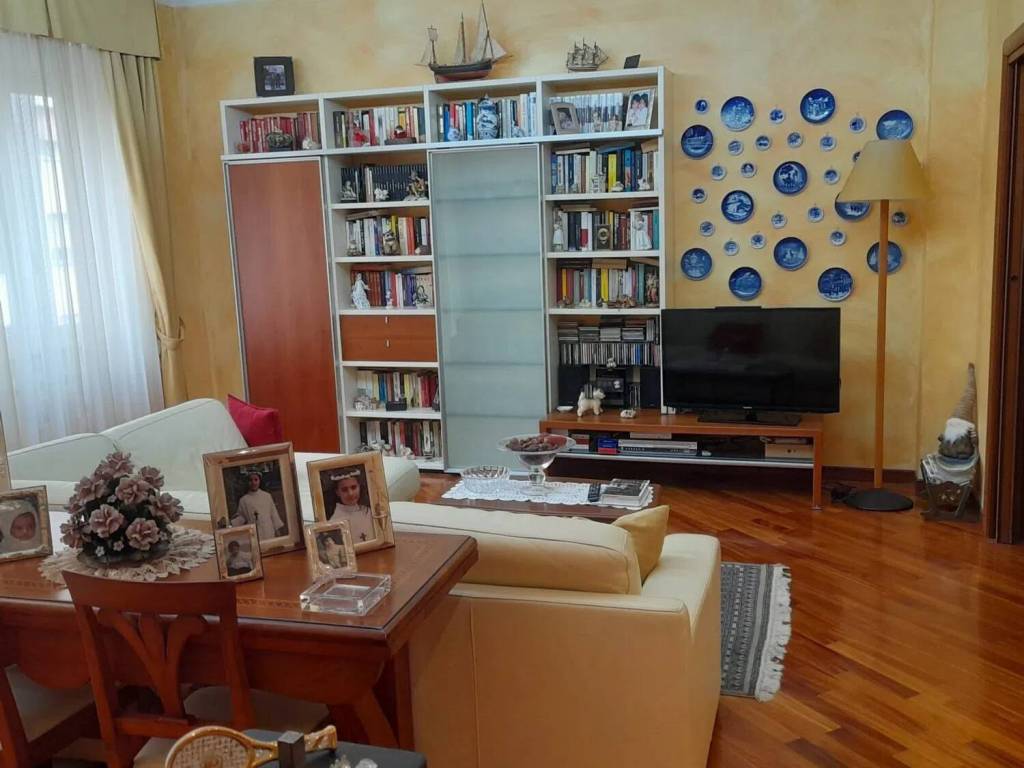 appartamento in vendita a Genova in zona Sampierdarena