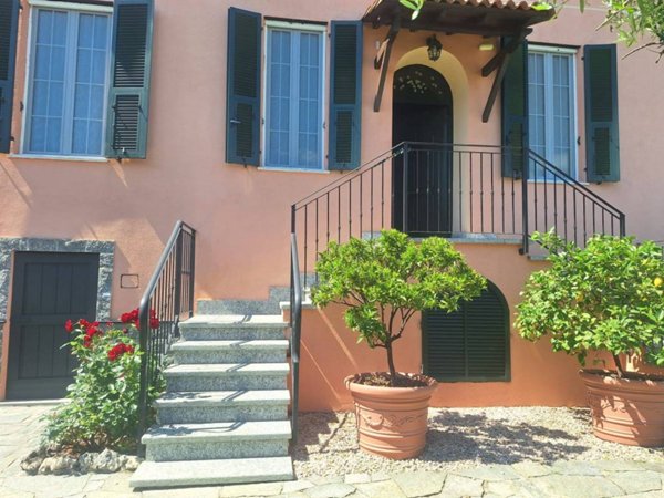casa indipendente in vendita a Genova in zona Rivarolo