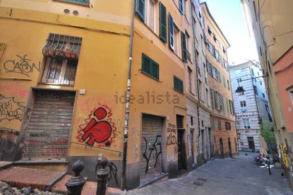 appartamento in vendita a Genova in zona Sottoripa / Maddalena / Molo