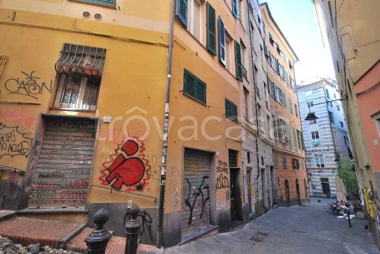 appartamento in vendita a Genova in zona Sottoripa / Maddalena / Molo