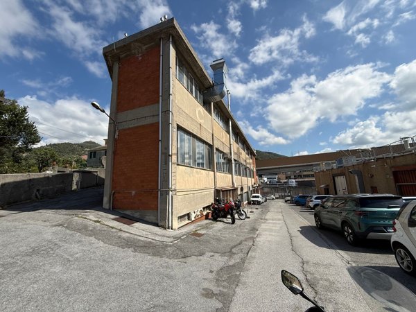 ufficio in vendita a Genova in zona Sestri Ponente