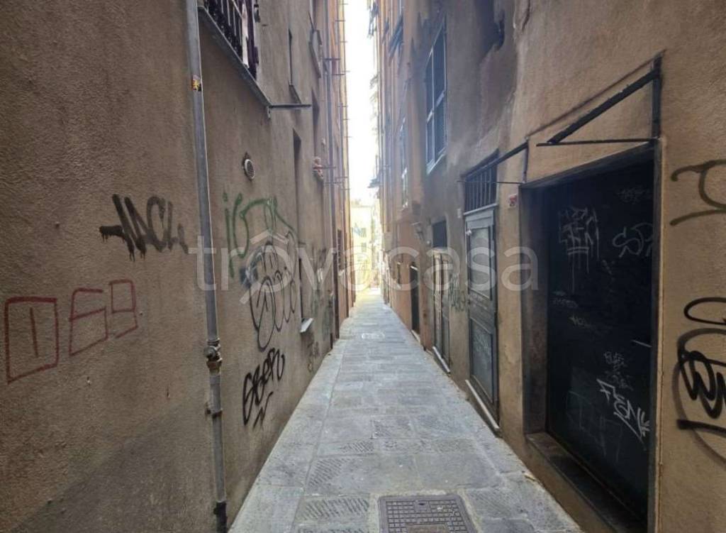 appartamento in vendita a Genova in zona Sottoripa / Maddalena / Molo