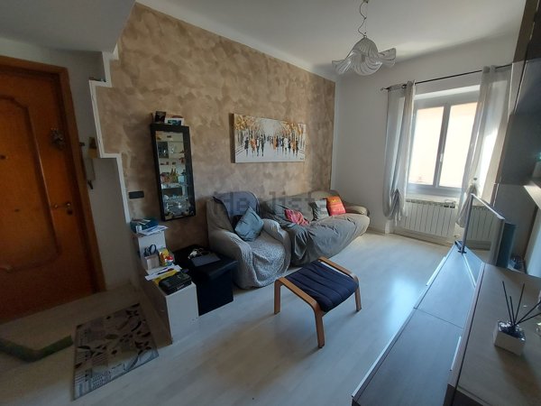 appartamento in vendita a Genova in zona Rivarolo