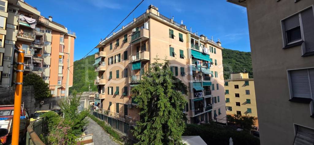 appartamento in vendita a Genova in zona Molassana
