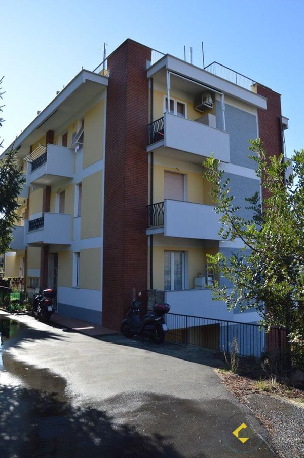 appartamento in vendita a Genova in zona Molassana