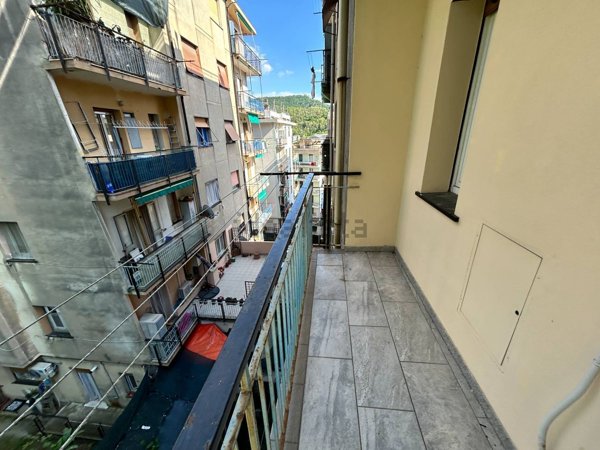 appartamento in vendita a Genova in zona Rivarolo