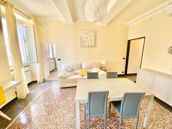 appartamento in vendita a Genova in zona Sottoripa / Maddalena / Molo