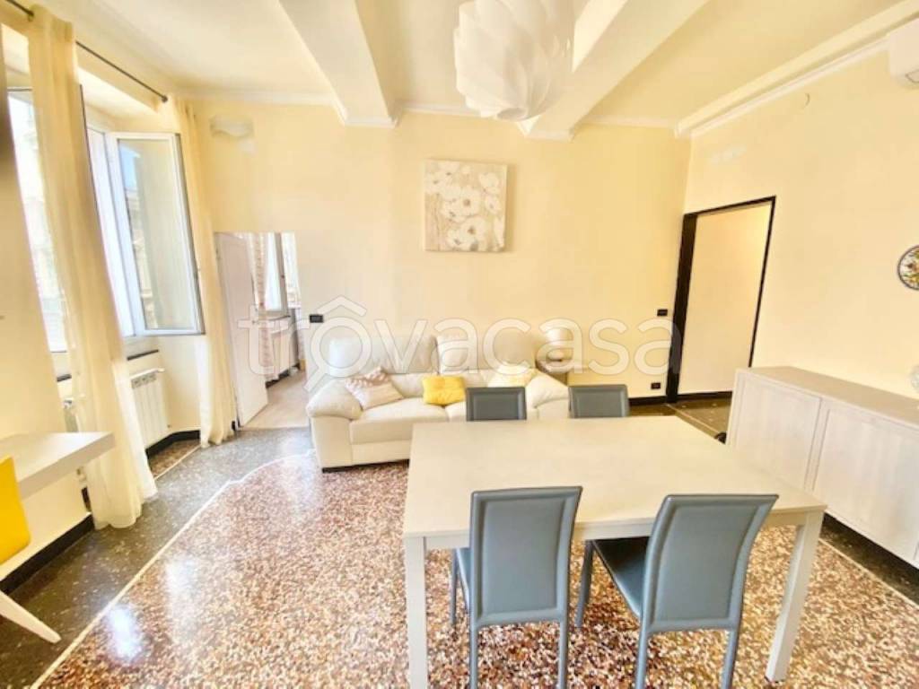 appartamento in vendita a Genova in zona Sottoripa / Maddalena / Molo