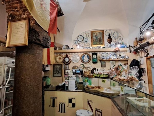 negozio in vendita a Genova in zona Sottoripa / Maddalena / Molo