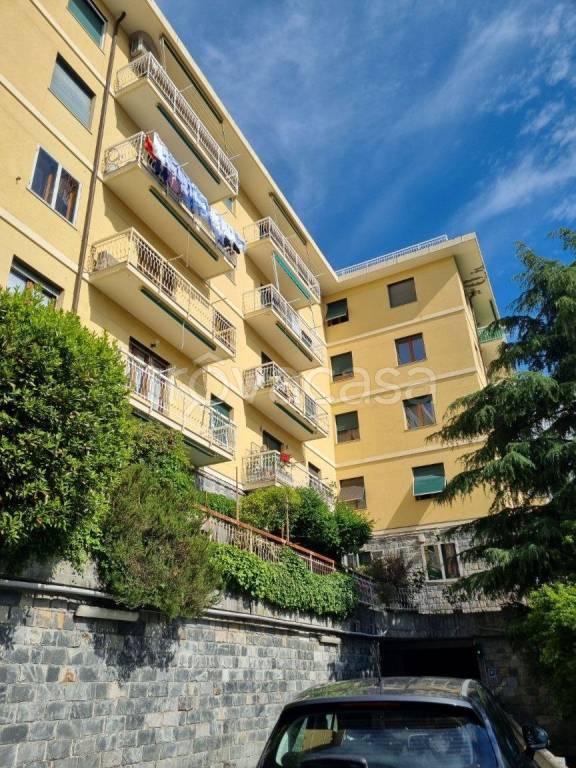 appartamento in vendita a Genova in zona Sestri Ponente