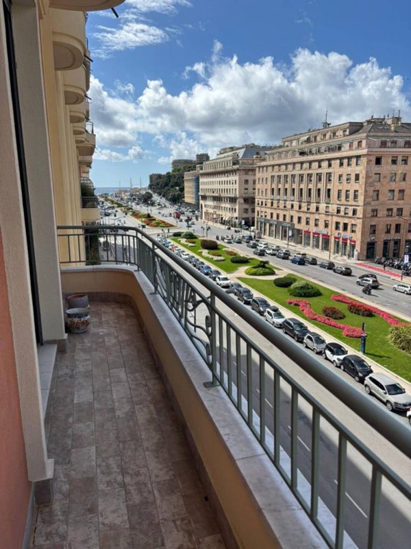 appartamento in vendita a Genova in zona Foce