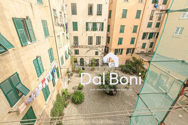appartamento in vendita a Genova in zona Sottoripa / Maddalena / Molo