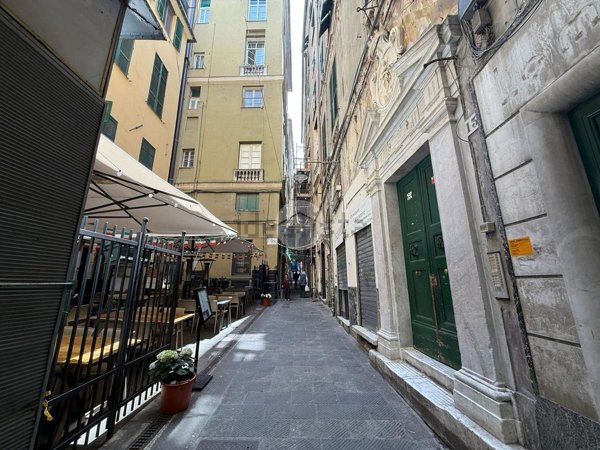 appartamento in vendita a Genova in zona Sottoripa / Maddalena / Molo