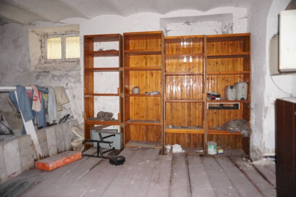 locale di sgombero in vendita a Genova in zona Sampierdarena