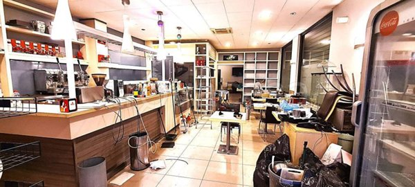 negozio in vendita a Genova in zona Quarto dei Mille