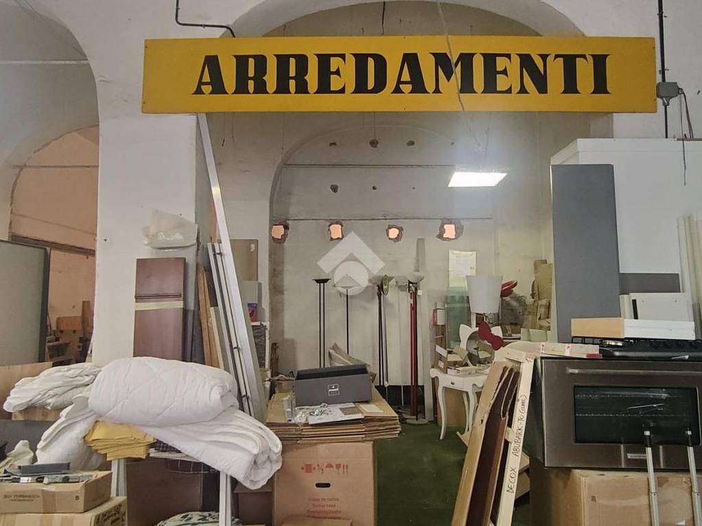 locale di sgombero in vendita a Genova in zona Staglieno
