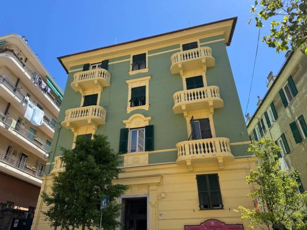 appartamento in vendita a Genova in zona Sestri Ponente