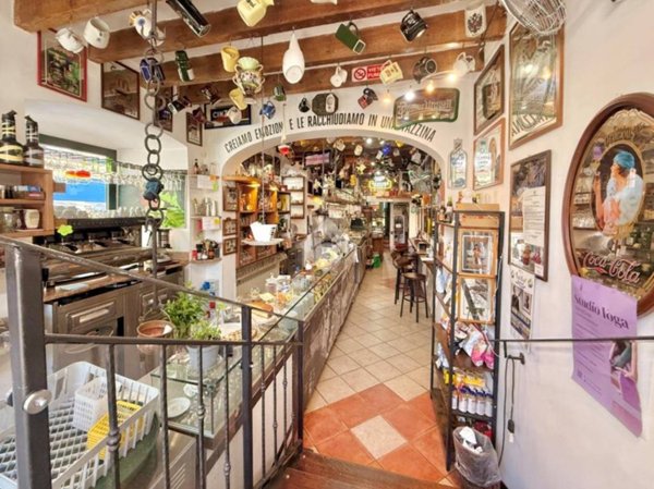 negozio in vendita a Genova in zona Foce