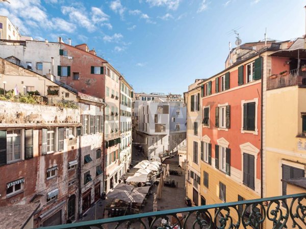 appartamento in vendita a Genova in zona Sottoripa / Maddalena / Molo
