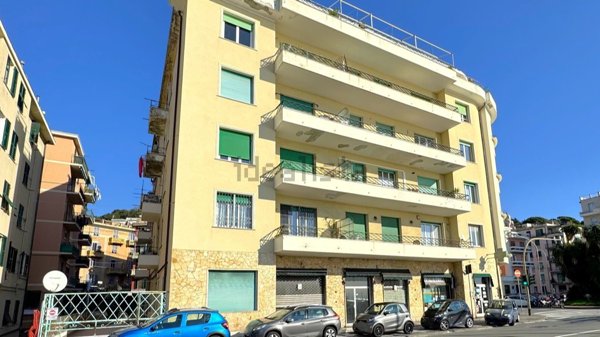 locale commerciale in vendita a Genova in zona Pegli