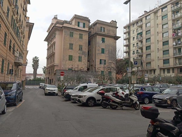 locale di sgombero in vendita a Genova in zona Sampierdarena