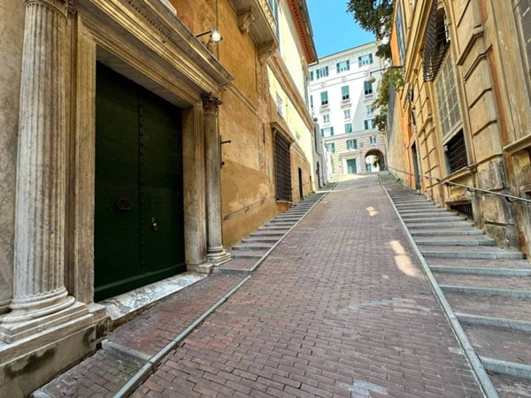 negozio in vendita a Genova in zona Sottoripa / Maddalena / Molo