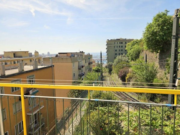 appartamento in vendita a Genova in zona Lagaccio / Granarolo