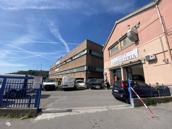 negozio in vendita a Genova in zona Rivarolo