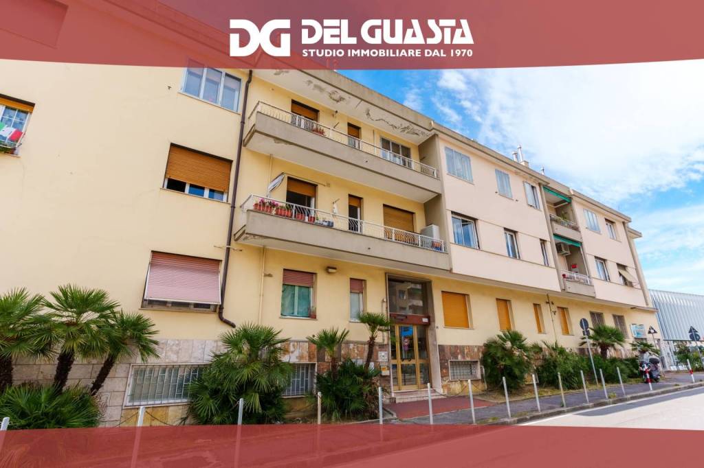 appartamento in vendita a Genova in zona Quinto al Mare