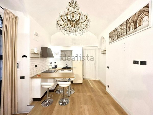 appartamento in vendita a Genova in zona Sottoripa / Maddalena / Molo