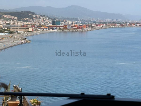 appartamento in vendita a Genova in zona Crevari