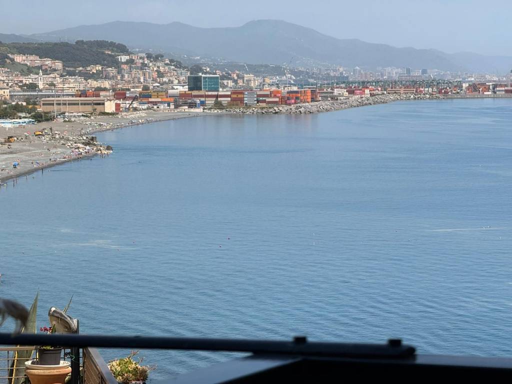 appartamento in vendita a Genova in zona Crevari