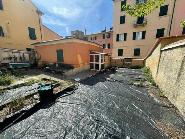 appartamento in vendita a Genova in zona Palmaro / Pra'
