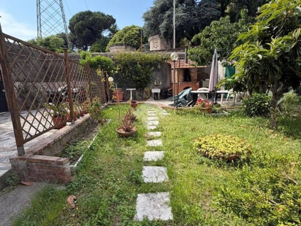 casa semindipendente in vendita a Genova in zona Cornigliano