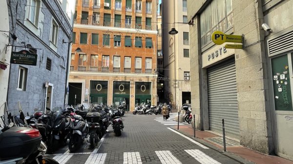 ufficio in vendita a Genova in zona Sottoripa / Maddalena / Molo