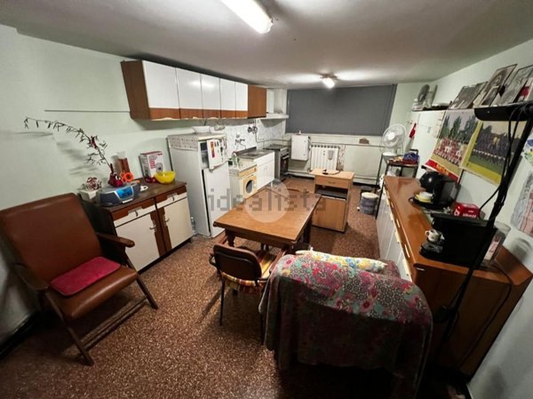 locale di sgombero in vendita a Genova in zona Sestri Ponente