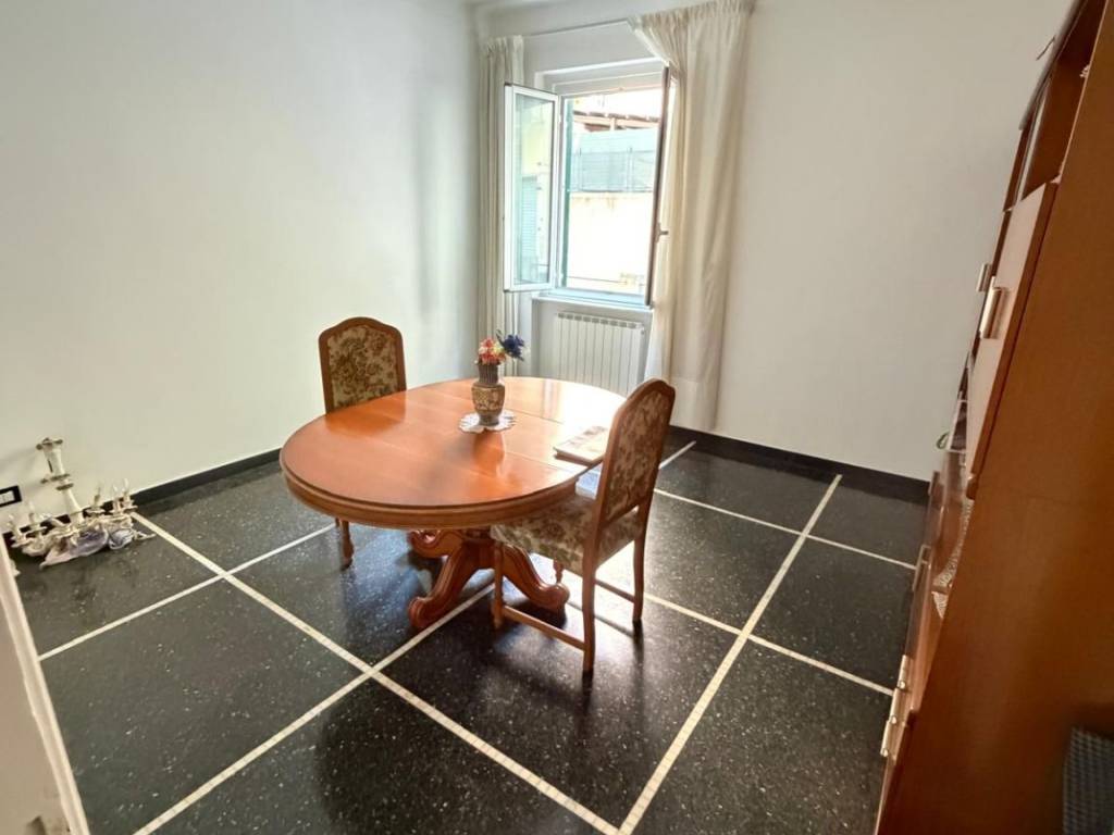 appartamento in vendita a Genova in zona Sestri Ponente