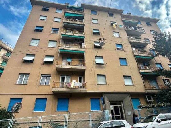 appartamento in vendita a Genova in zona Rivarolo