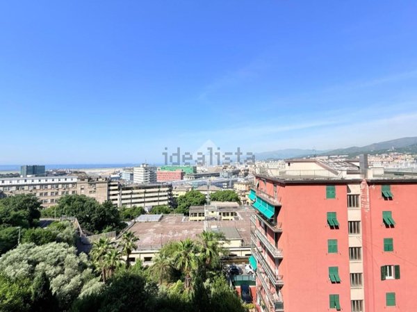 appartamento in vendita a Genova in zona Sestri Ponente