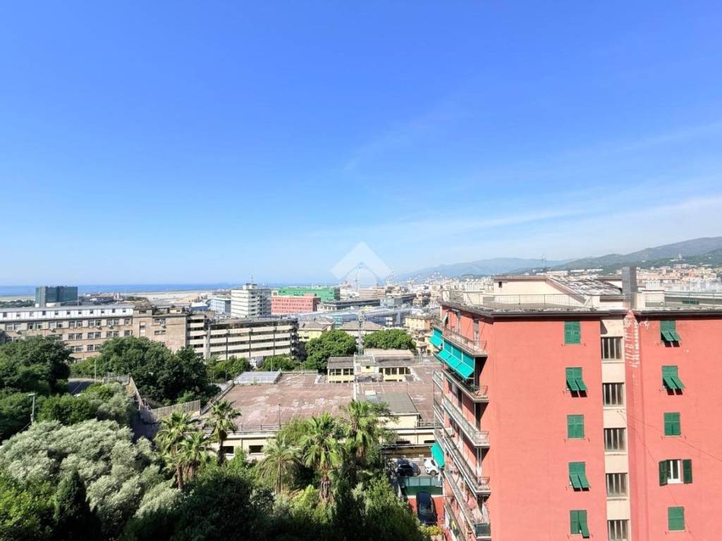 appartamento in vendita a Genova in zona Sestri Ponente