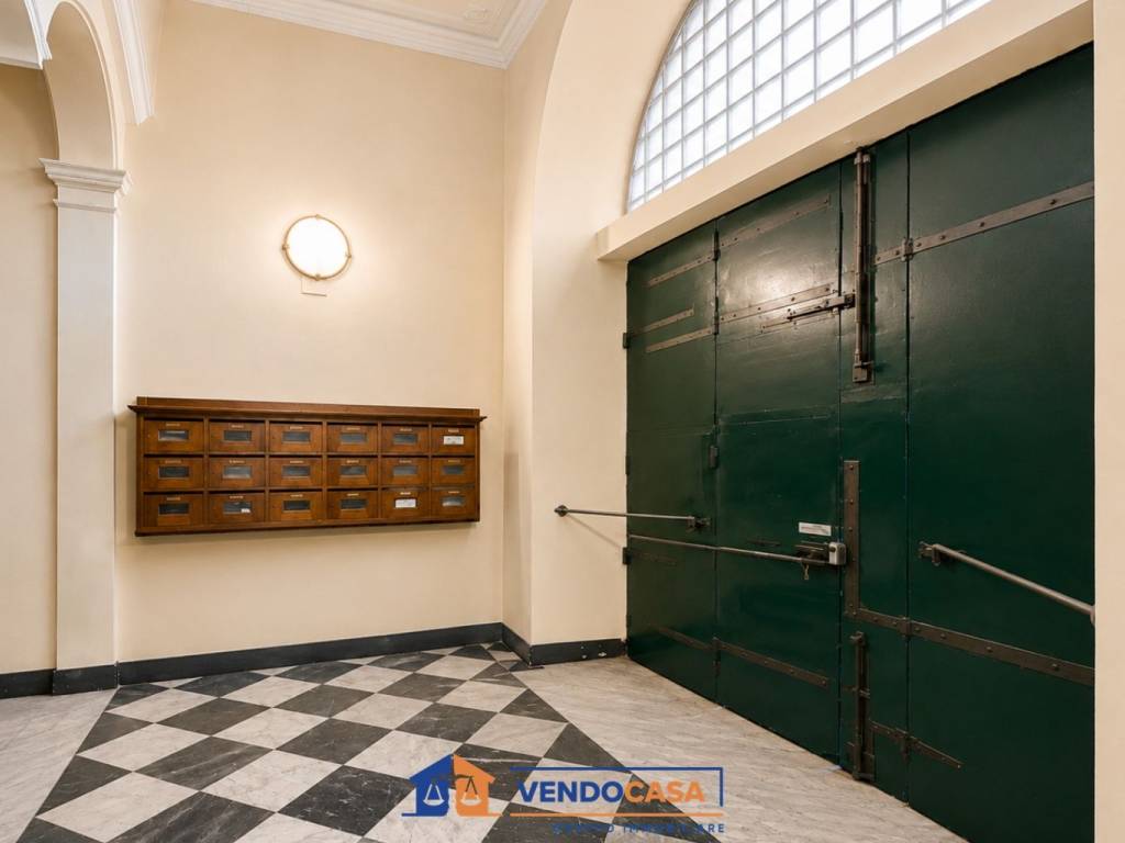 appartamento in vendita a Genova in zona Sottoripa / Maddalena / Molo