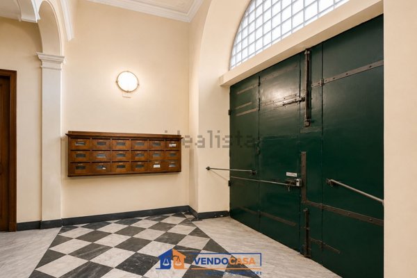 appartamento in vendita a Genova in zona Sottoripa / Maddalena / Molo