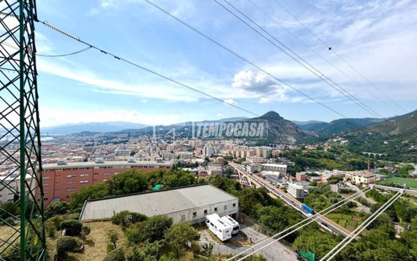 appartamento in vendita a Genova in zona Sestri Ponente
