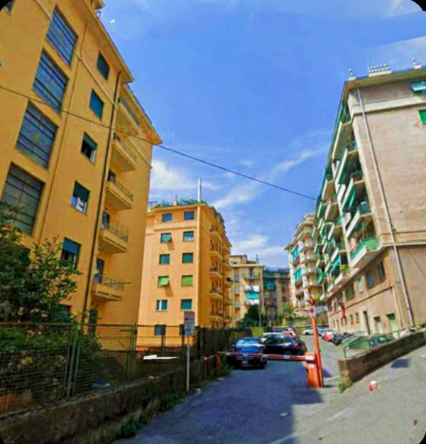 appartamento in vendita a Genova in zona Sestri Ponente
