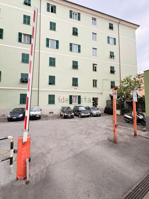 appartamento in vendita a Genova in zona Sestri Ponente