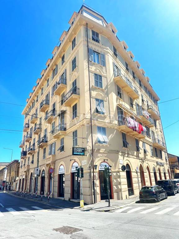 appartamento in vendita a Genova in zona Sestri Ponente