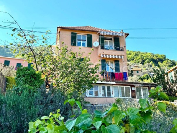 appartamento in vendita a Genova in zona Bavari